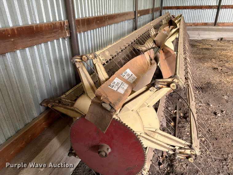 image for item NJ9073 1982 International 1460 combine