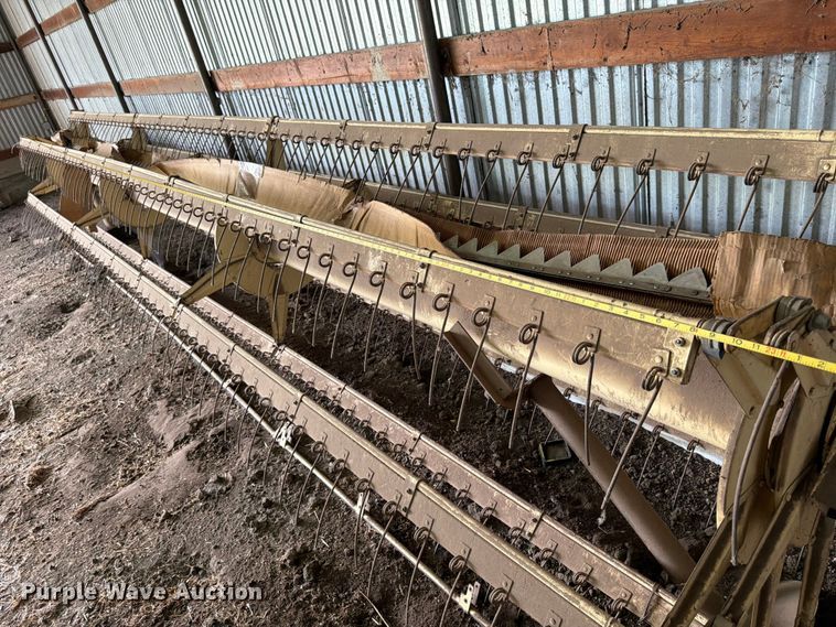 image for item NJ9073 1982 International 1460 combine