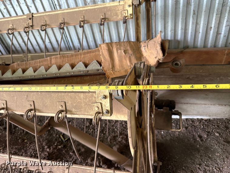 image for item NJ9073 1982 International 1460 combine