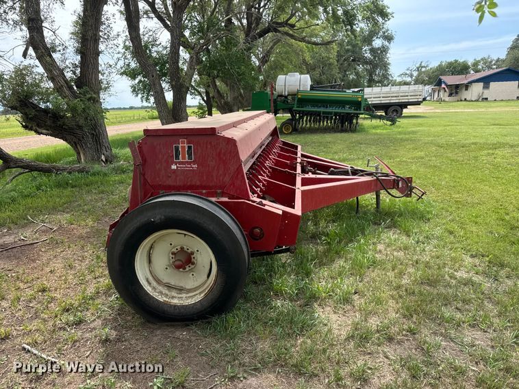 image for item NJ9074 International 5100 Drill grain drill
