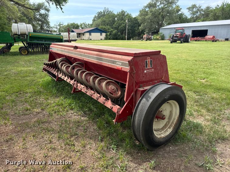 image for item NJ9074 International 5100 Drill grain drill