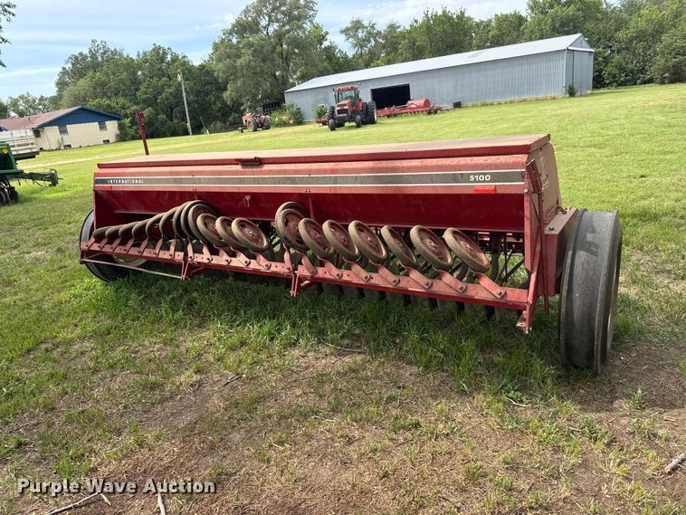 image for item NJ9074 International 5100 Drill grain drill