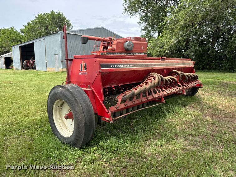 image for item NJ9074 International 5100 Drill grain drill