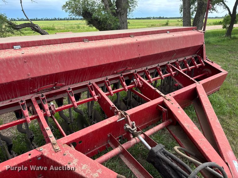image for item NJ9074 International 5100 Drill grain drill