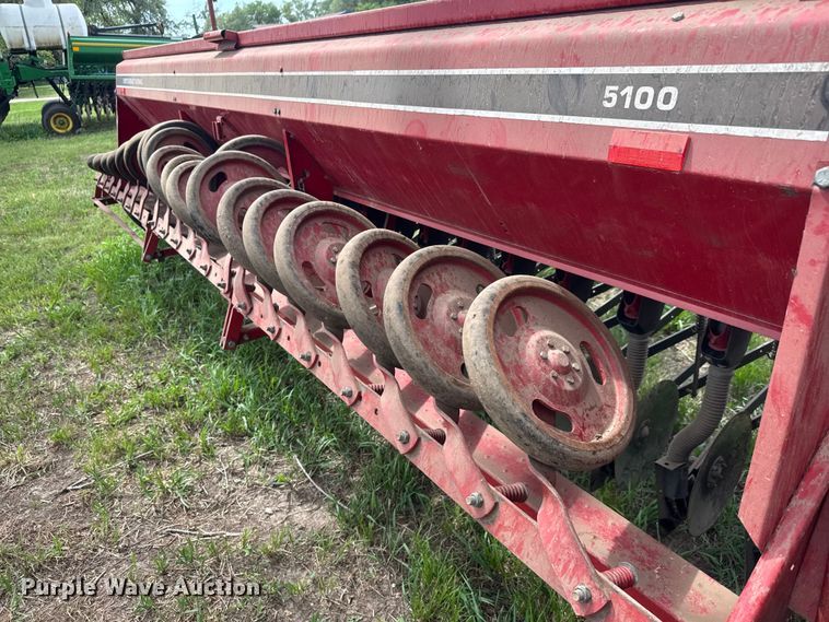 image for item NJ9074 International 5100 Drill grain drill