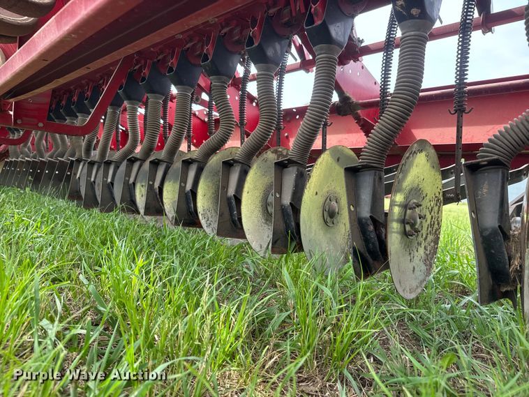 image for item NJ9074 International 5100 Drill grain drill
