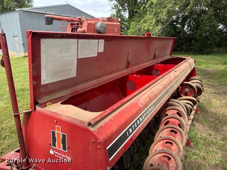 image for item NJ9074 International 5100 Drill grain drill