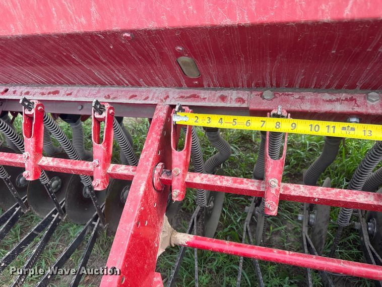 image for item NJ9074 International 5100 Drill grain drill