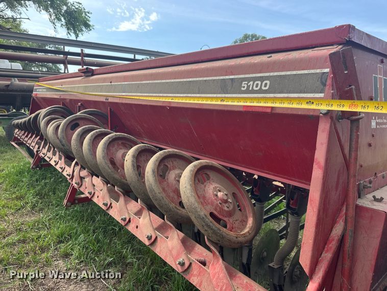 image for item NJ9074 International 5100 Drill grain drill