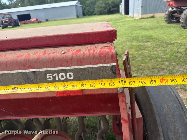 image for item NJ9074 International 5100 Drill grain drill