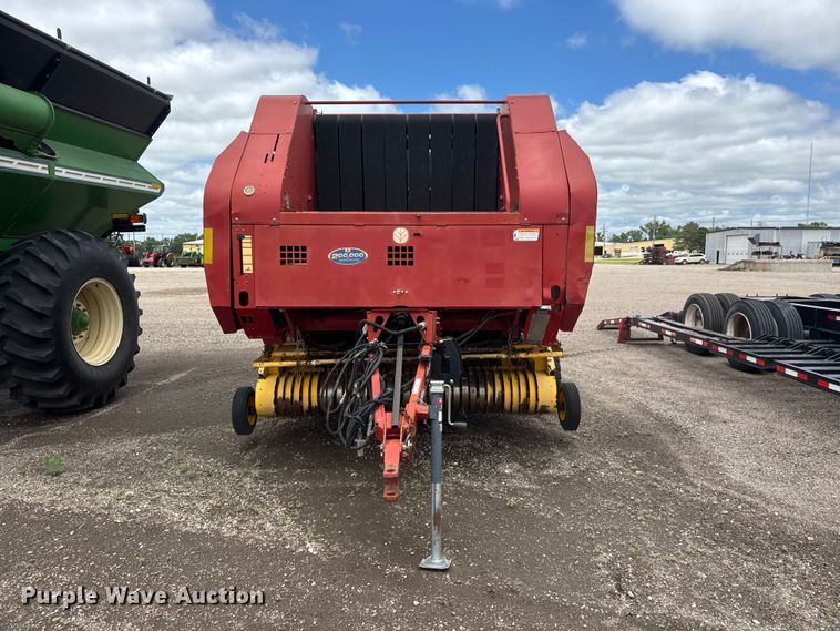 image for item NJ9123 New Holland BR780A round baler