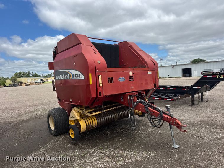 image for item NJ9123 New Holland BR780A round baler