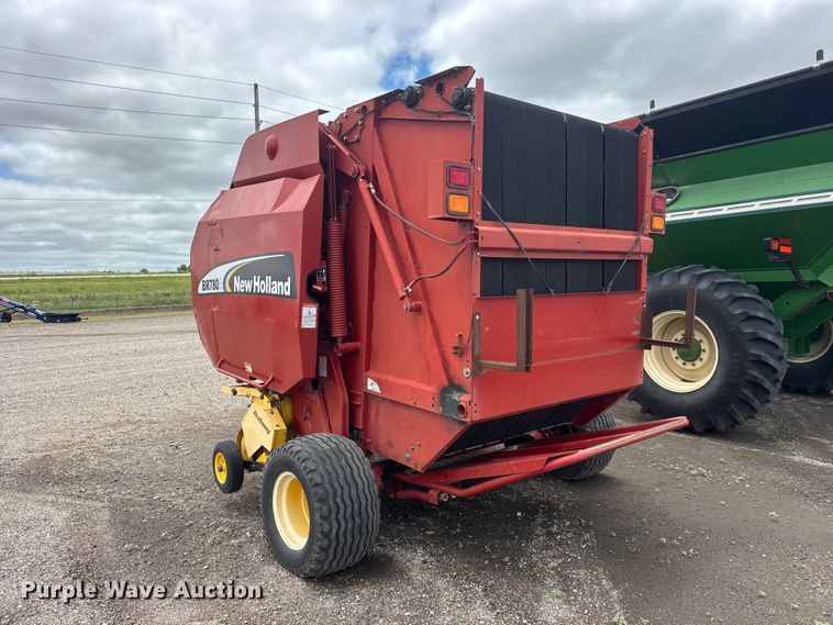 image for item NJ9123 New Holland BR780A round baler
