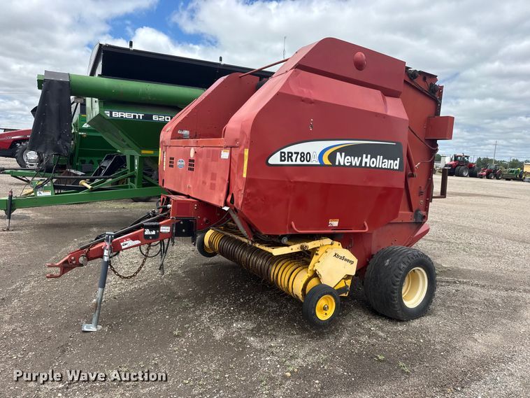 image for item NJ9123 New Holland BR780A round baler