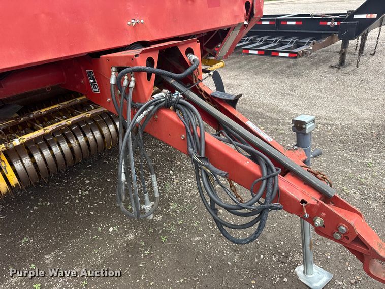 image for item NJ9123 New Holland BR780A round baler