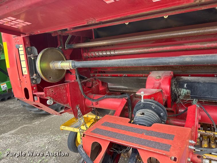 image for item NJ9123 New Holland BR780A round baler