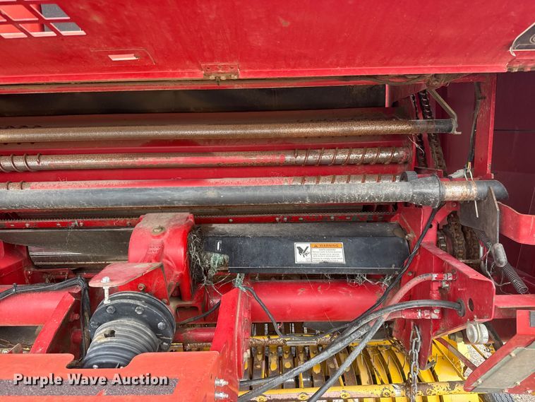 image for item NJ9123 New Holland BR780A round baler