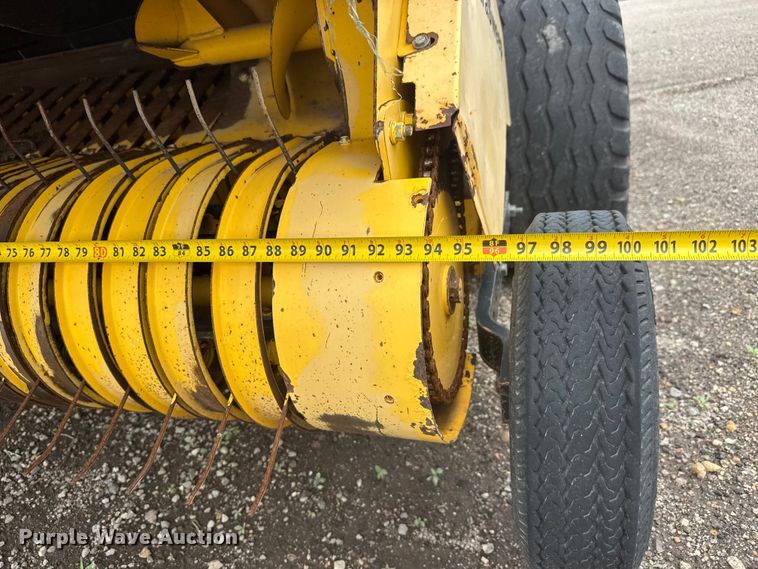 image for item NJ9123 New Holland BR780A round baler