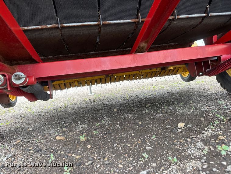 image for item NJ9123 New Holland BR780A round baler