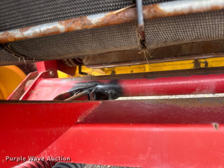 image for item NJ9123 New Holland BR780A round baler