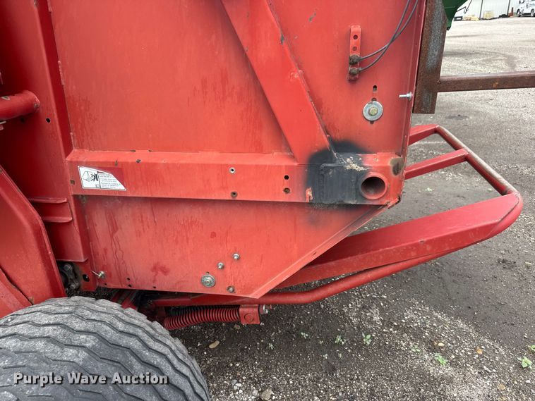 image for item NJ9123 New Holland BR780A round baler
