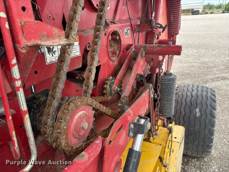 image for item NJ9123 New Holland BR780A round baler