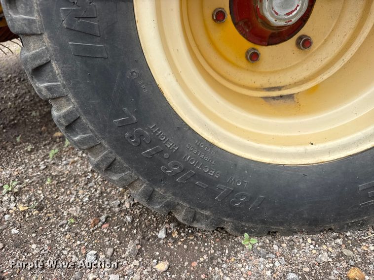 image for item NJ9123 New Holland BR780A round baler