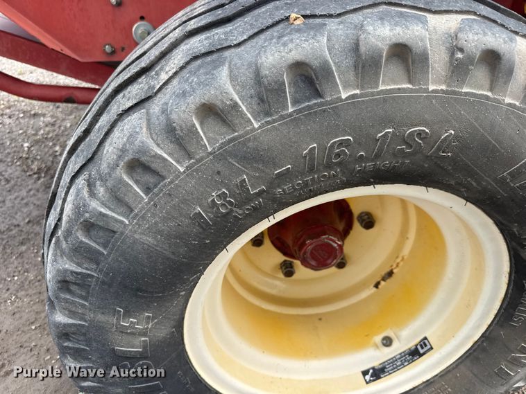 image for item NJ9123 New Holland BR780A round baler