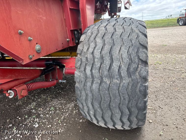 image for item NJ9123 New Holland BR780A round baler