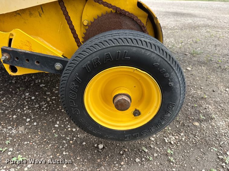 image for item NJ9123 New Holland BR780A round baler