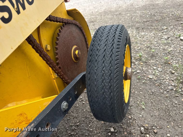 image for item NJ9123 New Holland BR780A round baler