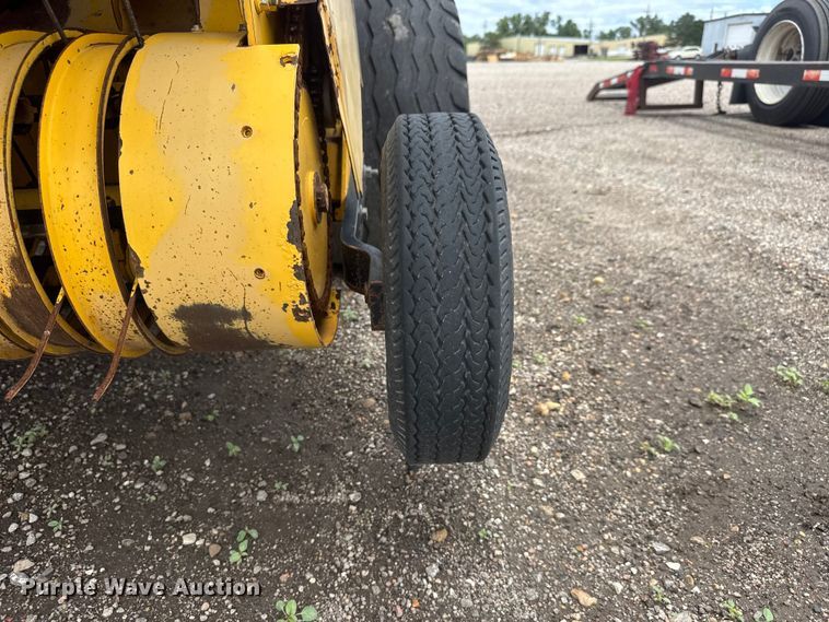image for item NJ9123 New Holland BR780A round baler