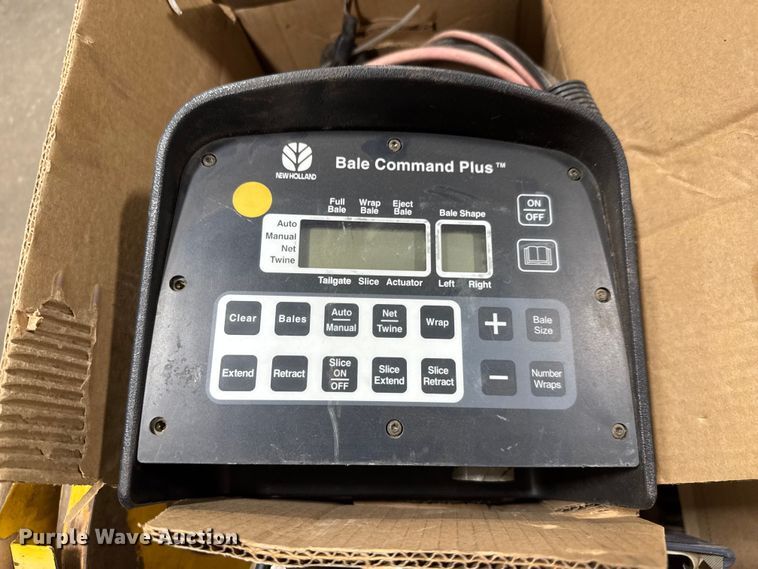 image for item NJ9123 New Holland BR780A round baler