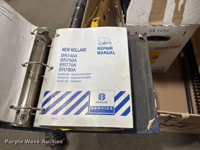 image for item NJ9123 New Holland BR780A round baler