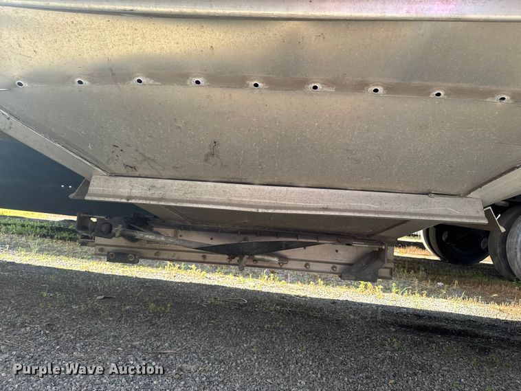 image for item YA3733 2023 Wilson DWH-700 grain trailer