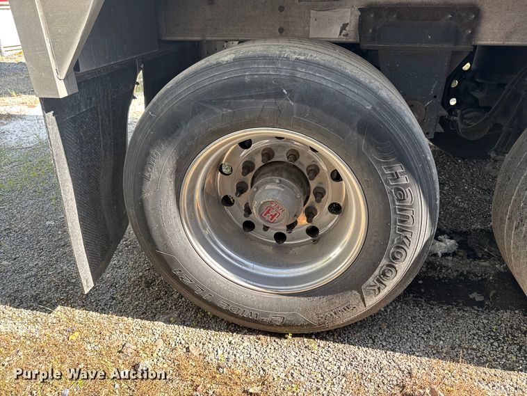 image for item YA3733 2023 Wilson DWH-700 grain trailer