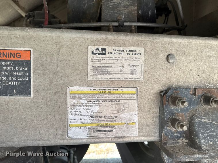 image for item YA3733 2023 Wilson DWH-700 grain trailer