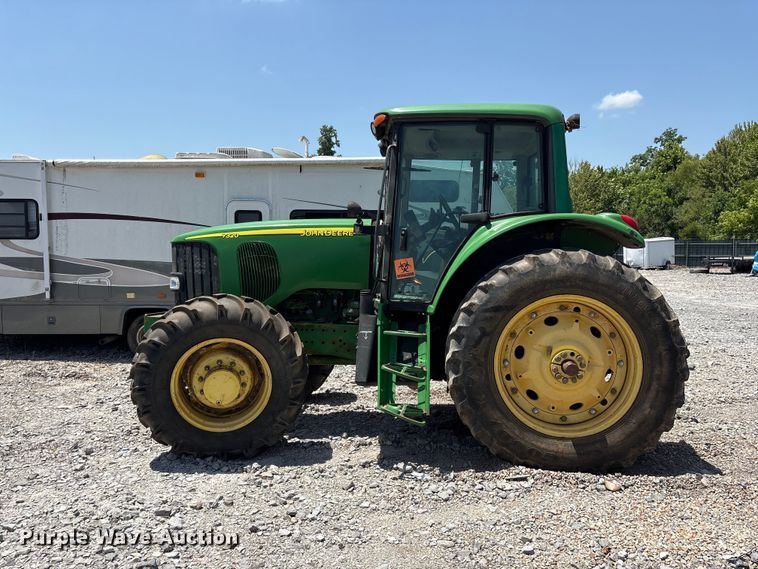 image for item YA3873 2004 John Deere 7320 MFWD tractor