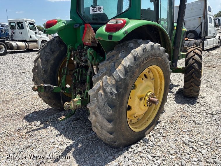 image for item YA3873 2004 John Deere 7320 MFWD tractor