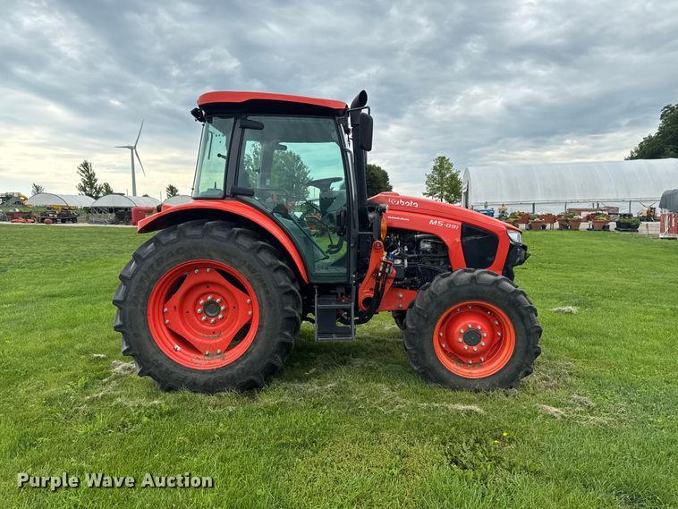 image for item YA3957 2021 Kubota M5-091 MFWD tractor