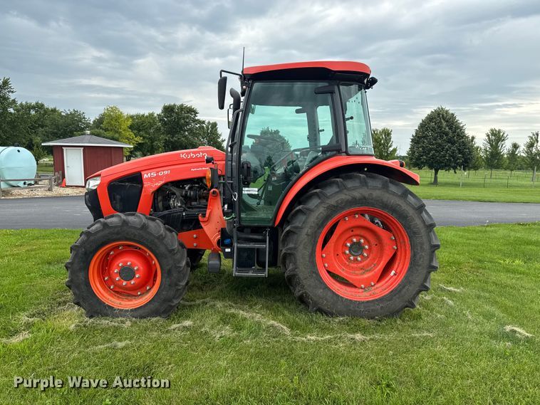 image for item YA3957 2021 Kubota M5-091 MFWD tractor