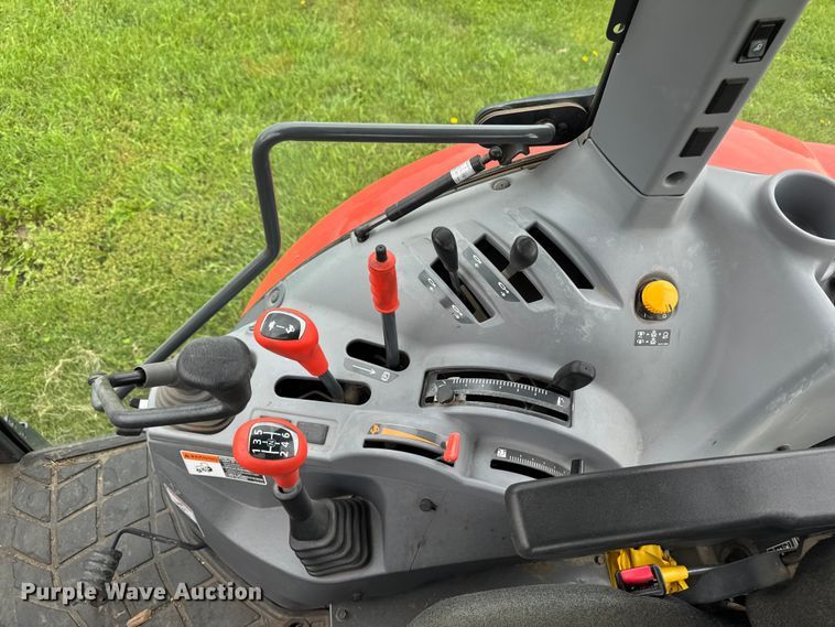 image for item YA3957 2021 Kubota M5-091 MFWD tractor