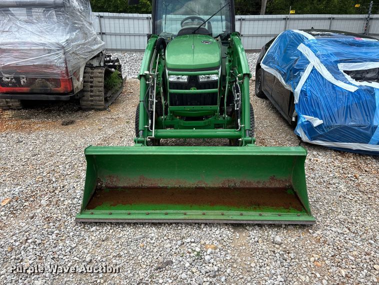 image for item YA3960 2014 John Deere 3046R MFWD tractor