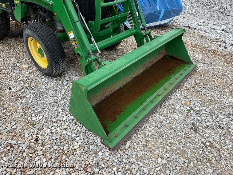 image for item YA3960 2014 John Deere 3046R MFWD tractor
