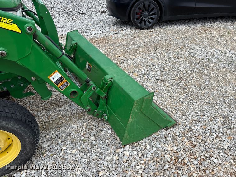 image for item YA3960 2014 John Deere 3046R MFWD tractor