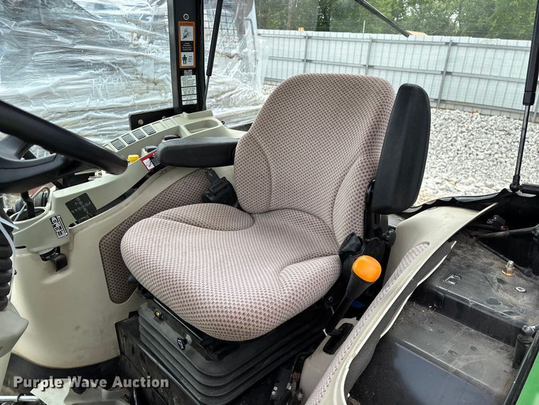 image for item YA3960 2014 John Deere 3046R MFWD tractor