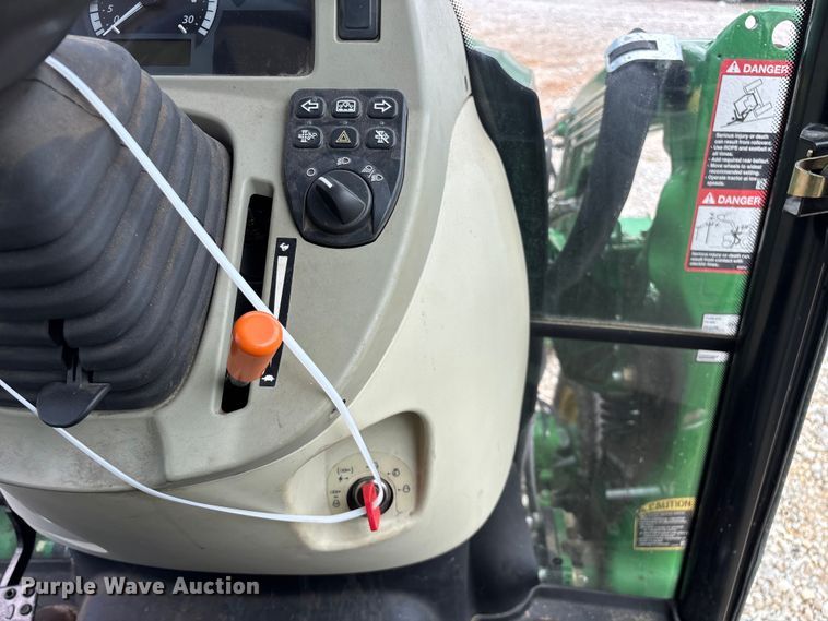 image for item YA3960 2014 John Deere 3046R MFWD tractor