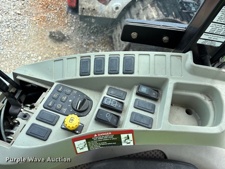 image for item YA3960 2014 John Deere 3046R MFWD tractor