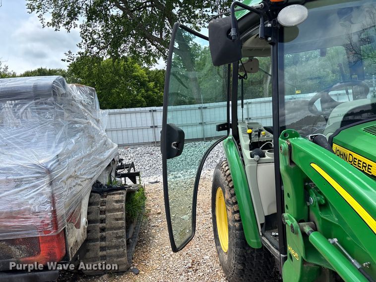 image for item YA3960 2014 John Deere 3046R MFWD tractor
