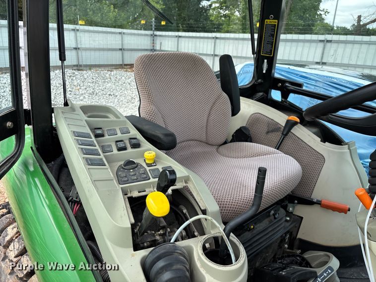 image for item YA3960 2014 John Deere 3046R MFWD tractor